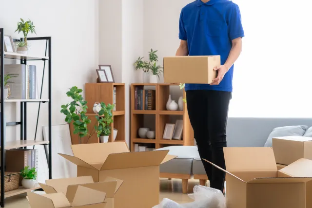 単身・少量引越しの荷物を運ぶ様子